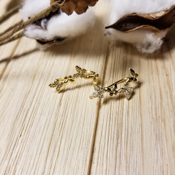 🦋🦋Pretty GOLD Butterfly earring slide🦋🦋 - Picture 5 of 10
